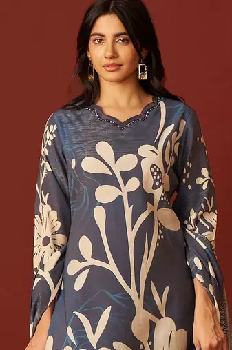 Women Floral Printed Beads and Stones Kurta with Trousers & Dupatta Kurta Sets