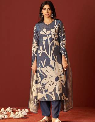 Women Floral Printed Beads and Stones Kurta with Trousers & Dupatta Kurta Sets 3