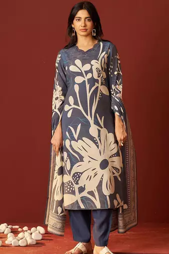 Women Floral Printed Beads and Stones Kurta with Trousers & Dupatta Kurta Sets