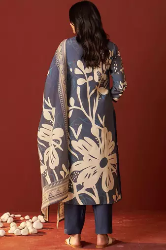 Women Floral Printed Beads and Stones Kurta with Trousers & Dupatta Kurta Sets