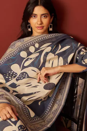 Women Floral Printed Beads and Stones Kurta with Trousers & Dupatta Kurta Sets