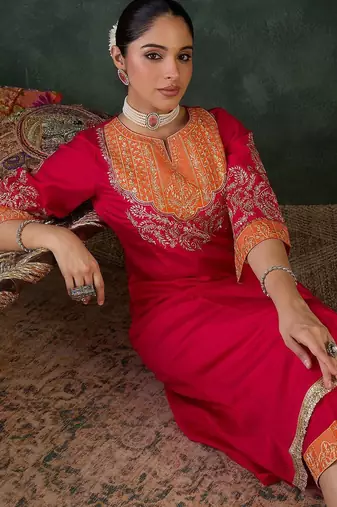 Women Floral Embroidered Kurta with Trousers