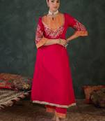 Women Floral Embroidered Kurta with Trousers