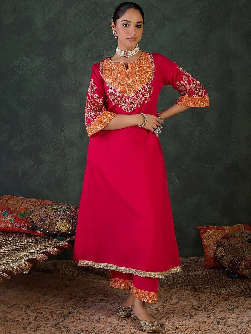Women Floral Embroidered Kurta with Trousers