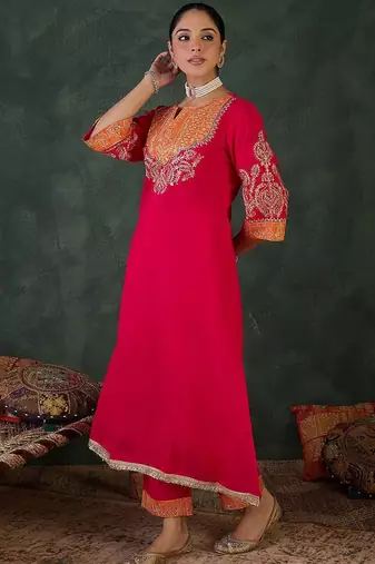 Women Floral Embroidered Kurta with Trousers