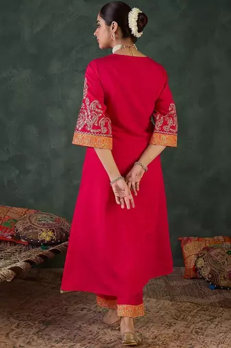 Women Floral Embroidered Kurta with Trousers