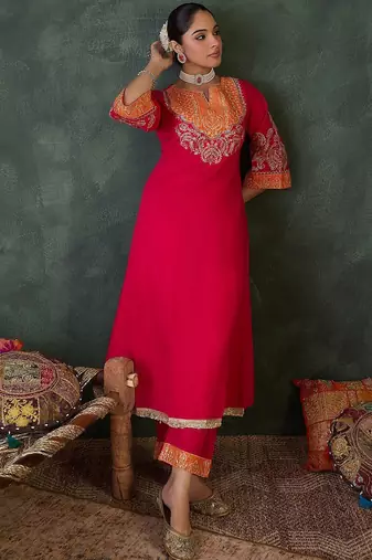 Women Floral Embroidered Kurta with Trousers
