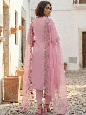 Women Floral Embroidered Regular Thread Work  Cotton Kurta with Trousers & With Dupatta 3