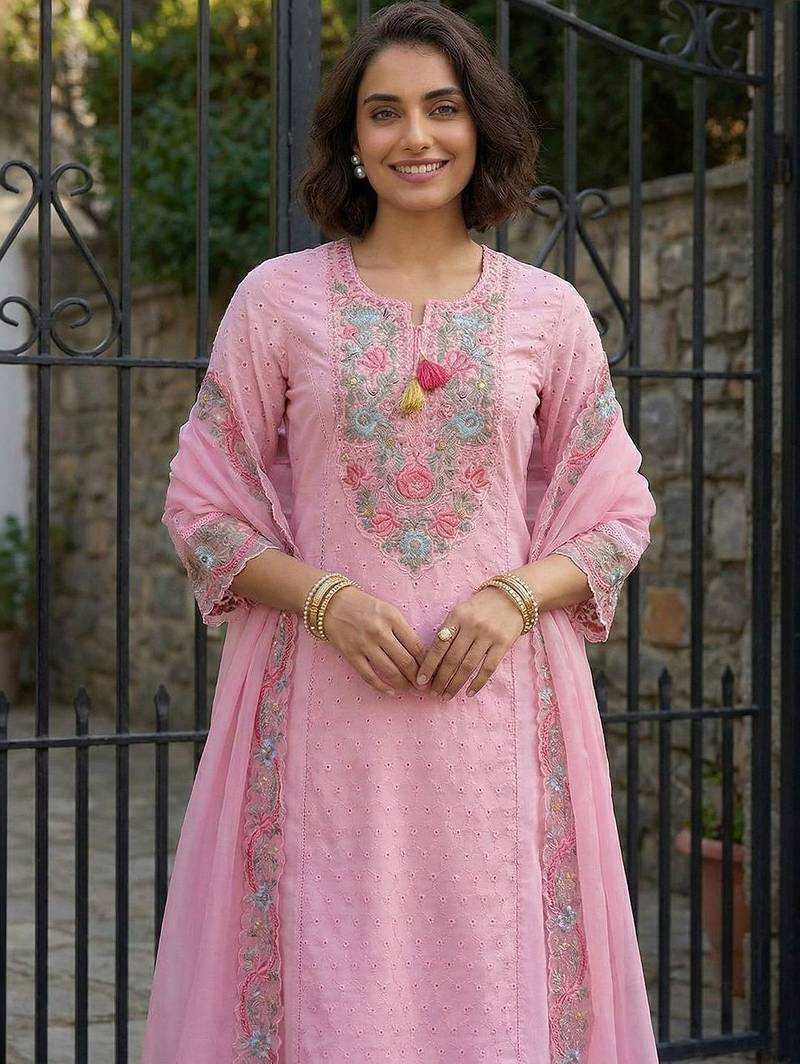 Women Floral Embroidered Regular Thread Work  Cotton Kurta with Trousers & With Dupatta