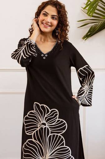 Women Floral Printed Regular Thread Work Kurta with Trousers