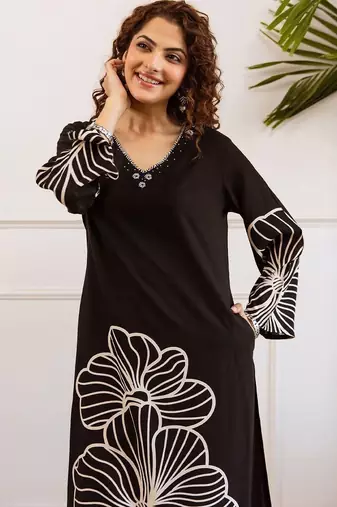 Women Floral Printed Regular Thread Work Kurta with Trousers