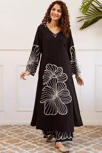 Women Floral Printed Regular Thread Work Kurta with Trousers