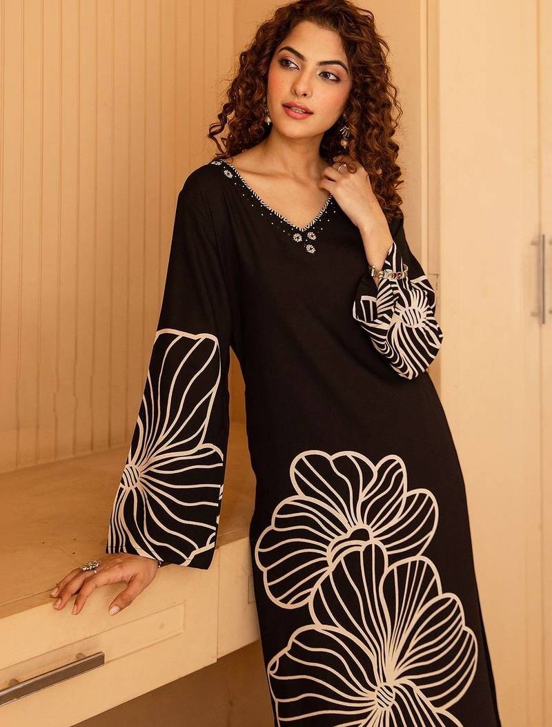 Women Floral Printed Regular Thread Work Kurta with Trousers