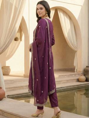 Women Ethnic Motifs Embroidered Regular Thread Work Kurta with Trousers & With Dupatta 3