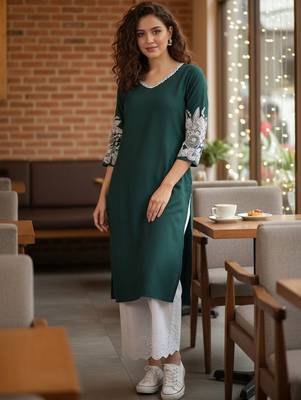 Women Ethnic Motifs Embroidered Thread Work Grandeur & Majestic Artwork Kurta 1