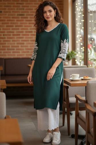 Women Ethnic Motifs Embroidered Thread Work Grandeur & Majestic Artwork Kurta