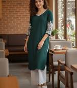 Women Ethnic Motifs Embroidered Thread Work Grandeur & Majestic Artwork Kurta
