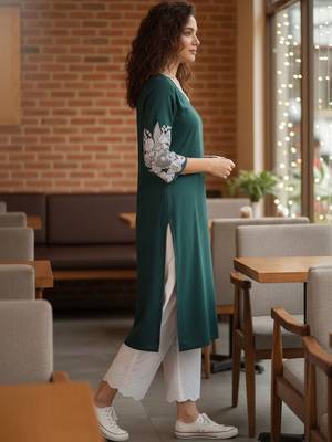 Women Ethnic Motifs Embroidered Thread Work Grandeur & Majestic Artwork Kurta 4