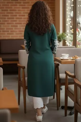 Women Ethnic Motifs Embroidered Thread Work Grandeur & Majestic Artwork Kurta