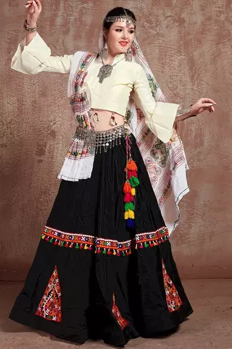 Black Taffeta Silk Gamthi Butta Mirror With Lace Work & Tassel Lace With Printed Gamthi Work Dupatta Chaniya Choli