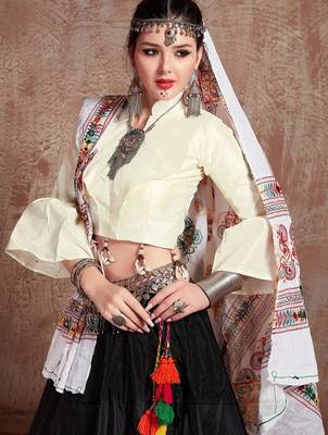 Black Taffeta Silk Gamthi Butta Mirror With Lace Work & Tassel Lace With Printed Gamthi Work Dupatta Chaniya Choli 3