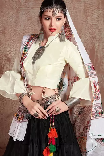 Black Taffeta Silk Gamthi Butta Mirror With Lace Work & Tassel Lace With Printed Gamthi Work Dupatta Chaniya Choli
