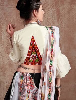 Black Taffeta Silk Gamthi Butta Mirror With Lace Work & Tassel Lace With Printed Gamthi Work Dupatta Chaniya Choli 4