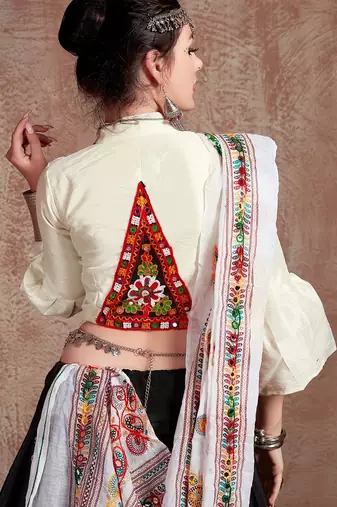 Black Taffeta Silk Gamthi Butta Mirror With Lace Work & Tassel Lace With Printed Gamthi Work Dupatta Chaniya Choli