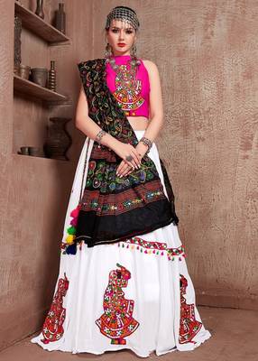 White Twill Gamthi Butta Mirror With Lace Work & Tassel Lace With Printed Gamthi Work Dupatta Chaniya Choli 1