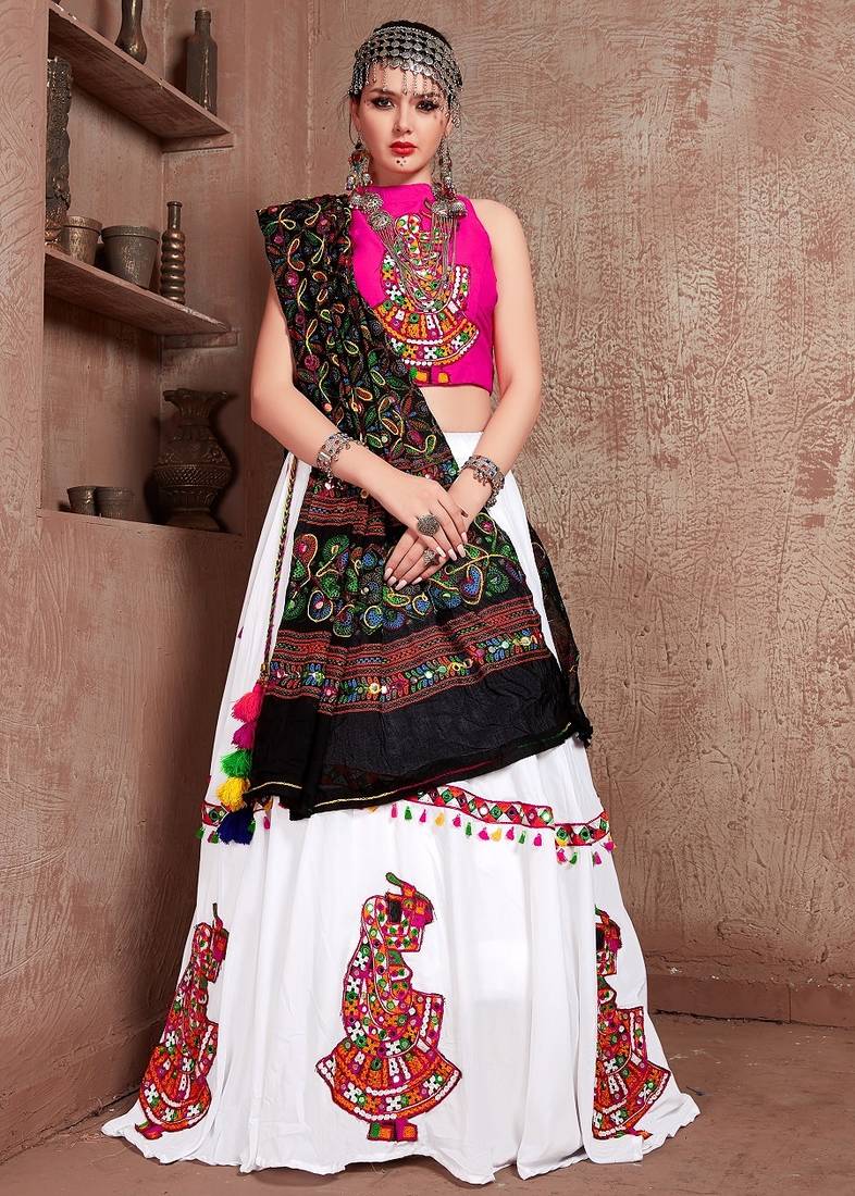 White Twill Gamthi Butta Mirror With Lace Work & Tassel Lace With Printed Gamthi Work Dupatta Chaniya Choli