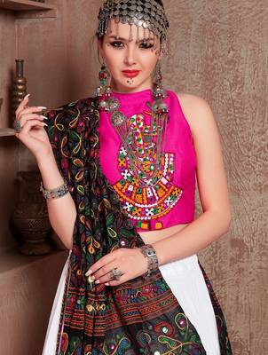 White Twill Gamthi Butta Mirror With Lace Work & Tassel Lace With Printed Gamthi Work Dupatta Chaniya Choli 4