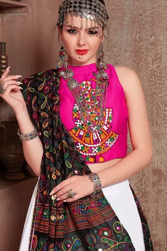 White Twill Gamthi Butta Mirror With Lace Work & Tassel Lace With Printed Gamthi Work Dupatta Chaniya Choli