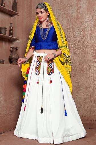 White Twill Gamthi Butta Mirror With Lace Work & Tassel Lace With Printed Gamthi Work Dupatta Chaniya Choli
