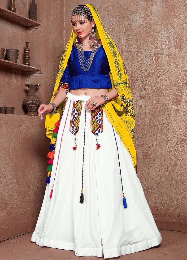 White Twill Gamthi Butta Mirror With Lace Work & Tassel Lace With Printed Gamthi Work Dupatta Chaniya Choli