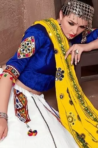 White Twill Gamthi Butta Mirror With Lace Work & Tassel Lace With Printed Gamthi Work Dupatta Chaniya Choli
