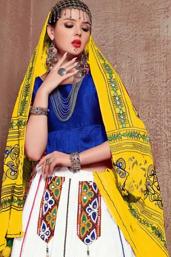 White Twill Gamthi Butta Mirror With Lace Work & Tassel Lace With Printed Gamthi Work Dupatta Chaniya Choli