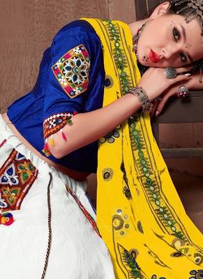 White Twill Gamthi Butta Mirror With Lace Work & Tassel Lace With Printed Gamthi Work Dupatta Chaniya Choli 4