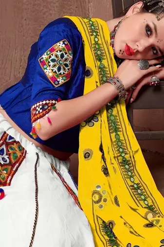 White Twill Gamthi Butta Mirror With Lace Work & Tassel Lace With Printed Gamthi Work Dupatta Chaniya Choli