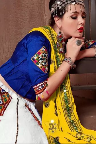 White Twill Gamthi Butta Mirror With Lace Work & Tassel Lace With Printed Gamthi Work Dupatta Chaniya Choli