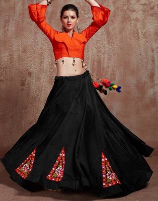 Black Taffeta Silk Gamthi Butta, Mirror With Lace Work & Tassel Lace With Printed Gamthi Work Dupatta Chaniya Choli 3