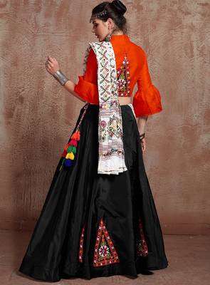Black Taffeta Silk Gamthi Butta, Mirror With Lace Work & Tassel Lace With Printed Gamthi Work Dupatta Chaniya Choli 4