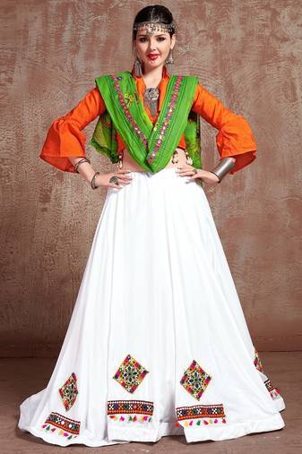 White Twill Gamthi Butta Mirror With Lace Work & Tassel Lace With Printed Gamthi Work Dupatta Chaniya Choli