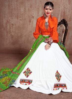 White Twill Gamthi Butta Mirror With Lace Work & Tassel Lace With Printed Gamthi Work Dupatta Chaniya Choli 2
