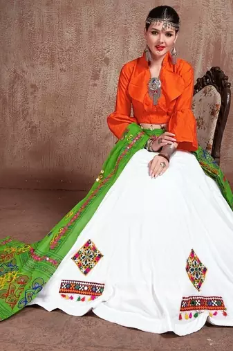 White Twill Gamthi Butta Mirror With Lace Work & Tassel Lace With Printed Gamthi Work Dupatta Chaniya Choli