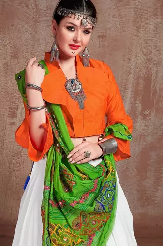 White Twill Gamthi Butta Mirror With Lace Work & Tassel Lace With Printed Gamthi Work Dupatta Chaniya Choli