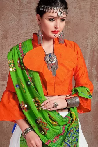 White Twill Gamthi Butta Mirror With Lace Work & Tassel Lace With Printed Gamthi Work Dupatta Chaniya Choli