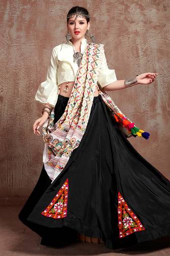 Black Taffeta Silk Gamthi Butta Mirror With Lace Work & Tassel Lace With Printed Gamthi Work Dupatta Chaniya Choli