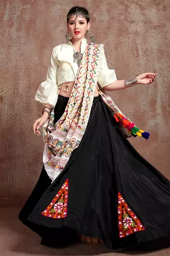 Black Taffeta Silk Gamthi Butta Mirror With Lace Work & Tassel Lace With Printed Gamthi Work Dupatta Chaniya Choli