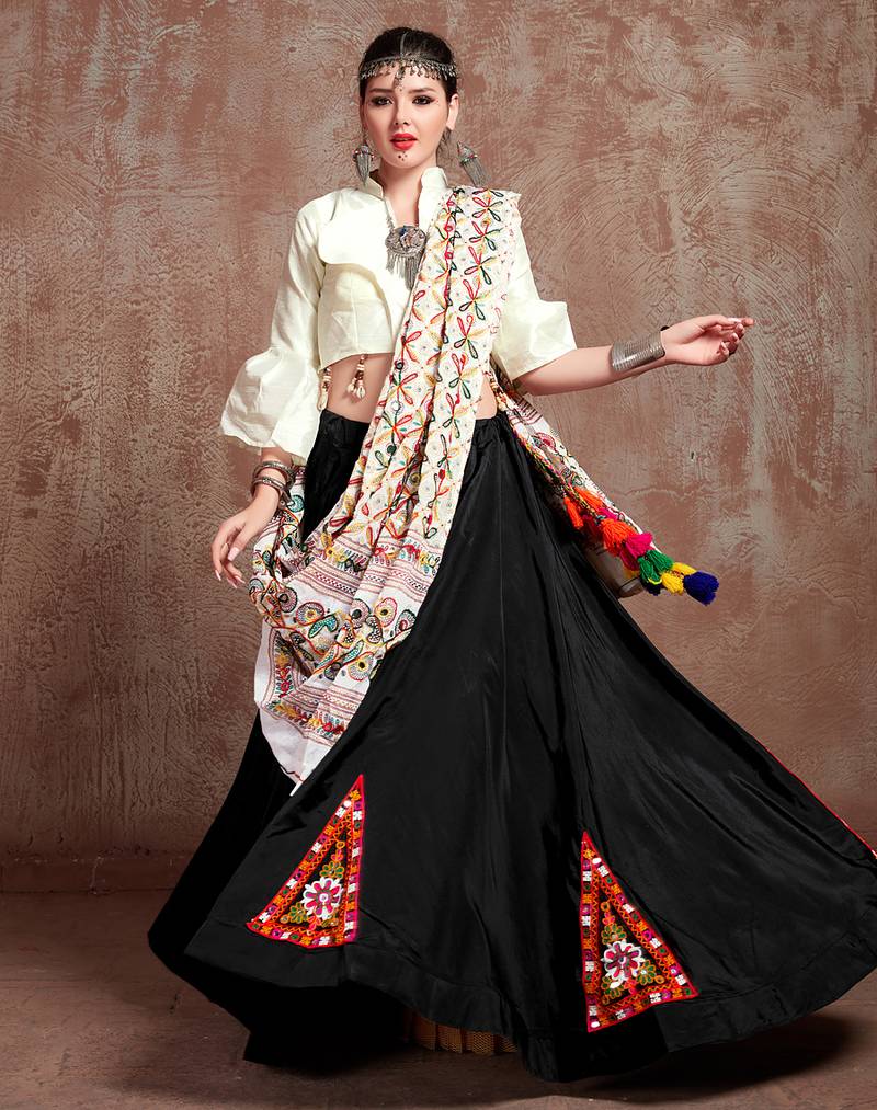 Black Taffeta Silk Gamthi Butta Mirror With Lace Work & Tassel Lace With Printed Gamthi Work Dupatta Chaniya Choli