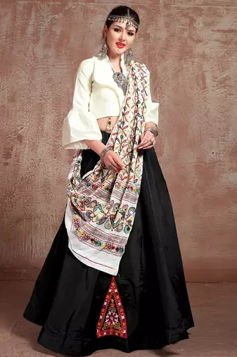 Black Taffeta Silk Gamthi Butta Mirror With Lace Work & Tassel Lace With Printed Gamthi Work Dupatta Chaniya Choli